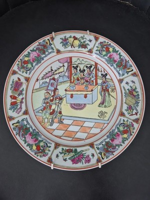  Dekorativer Wandteller im chinesischen Famille-Rose Stil, detailreich   