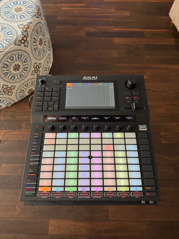 Akai Force – 1TB SSD + Samples – guter Zustand – Magma Softcase – kein OVP