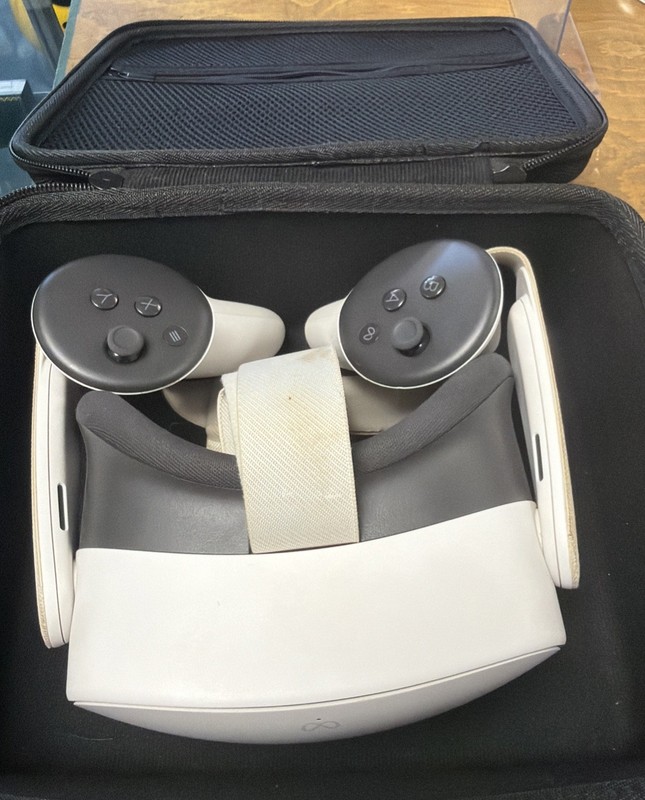 Meta Quest 3S Virtual Reality Headset 256GB All-in-One
