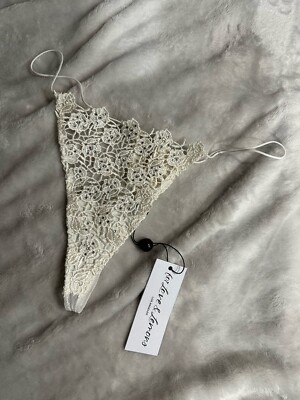 Victoria s Secret For Love and Lemons Twinkle Rose Delicate Thong Panty Medium