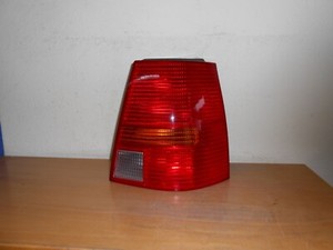 VW Golf IV Variant (1J) Heckleuchte  / Rücklicht h.rechts 1J9945075P ,1J9945258A