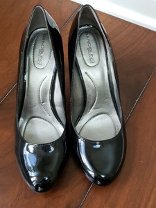 bandolino black patent leather pumps