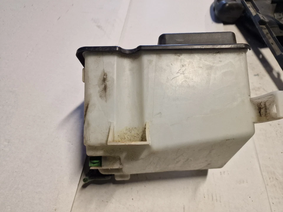 2003-06 NAVIGATOR Ford F150 Expedition Wiper Water Reservoir Expansion TANK - Imagem 2 de 4