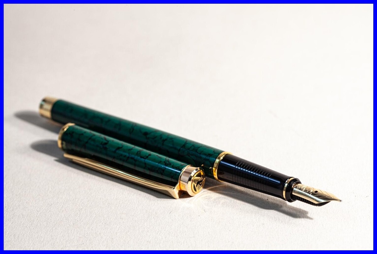 Pelikan 万年筆 グリーンマーブル ゴールドトリム　P381 Pelikan P381 Fountain Pen Green Marbled & Gold New Classic Design