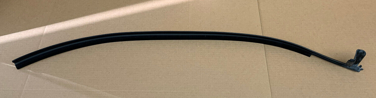 08-15 Audi R8 VW Right Inner Door Window Belt Weather Strip Seal 420837478B OEM