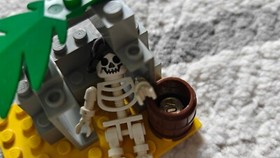 Lego City 7942, Aquazone 1749, Moon Walker 6516, Baja Buggy 6518, Pirates 6232