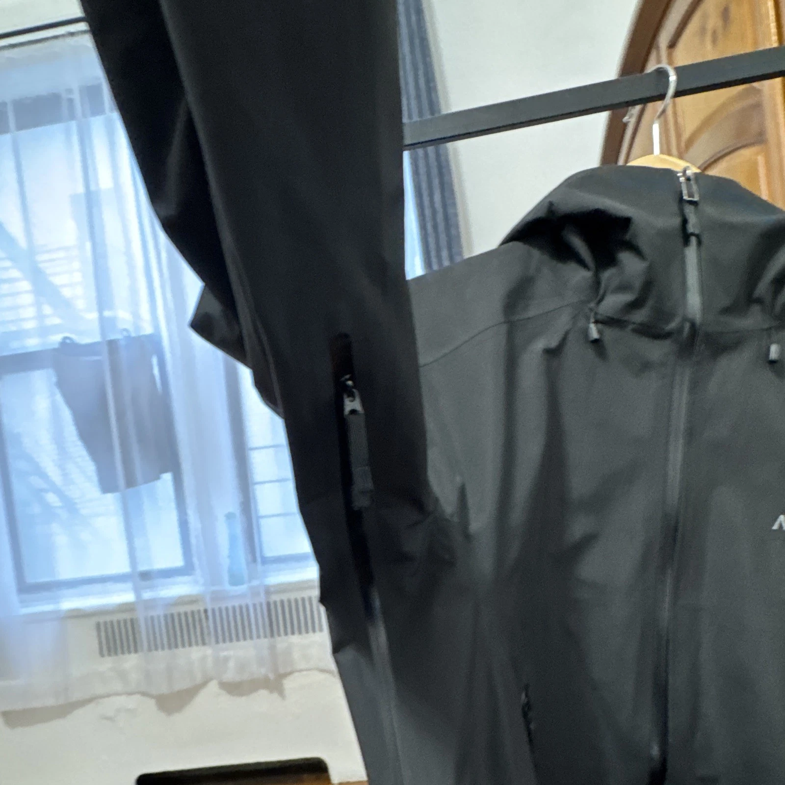 Arc'teryx Beta LT Jacket Men's Hooded Full Zip Windbreaker M Black Gore-Tex image 5