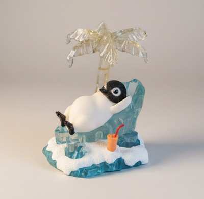 Hamilton Collection Penguin Figurine Chillin Sun 2001 Palm Tree Decor