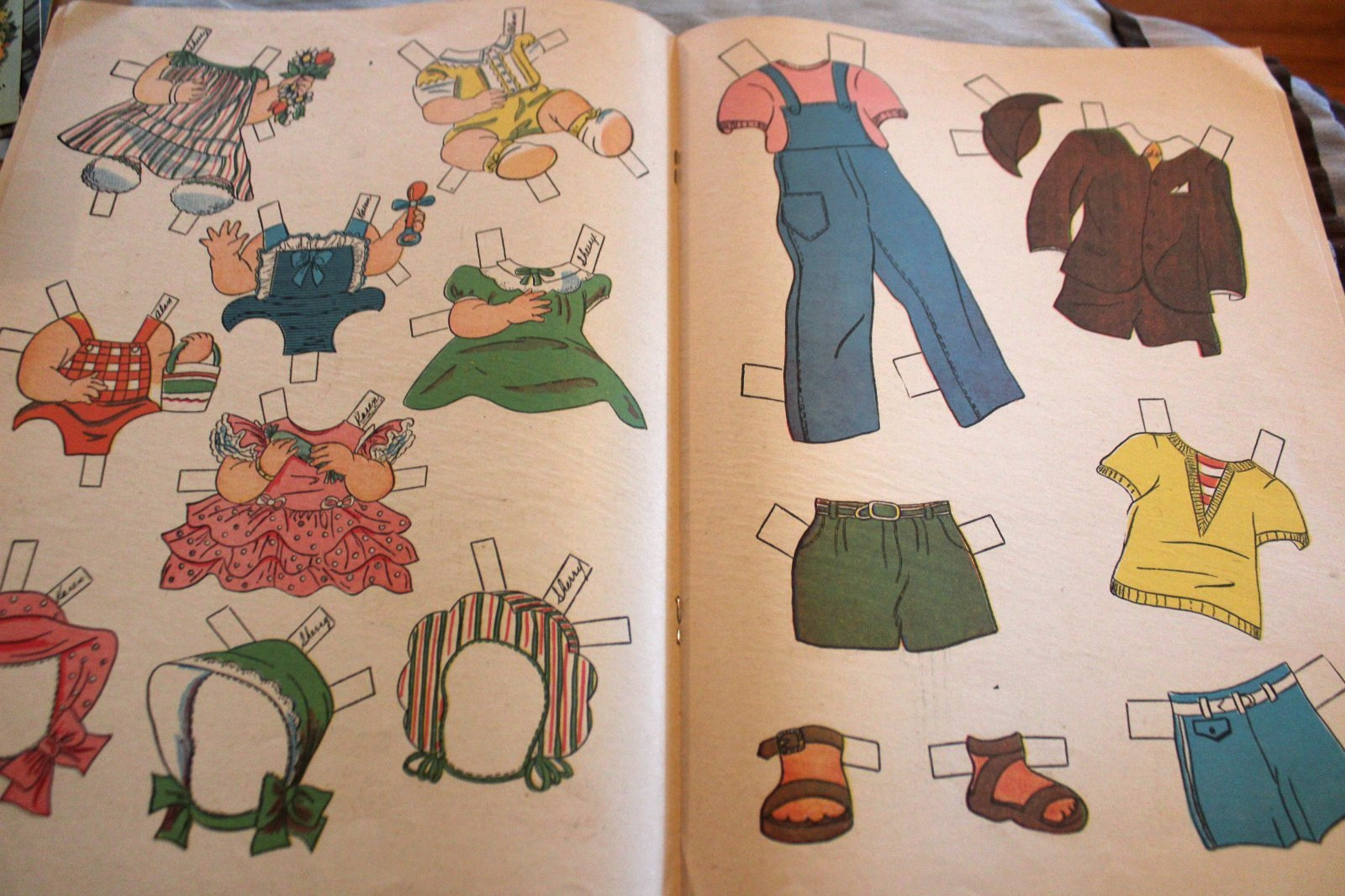 Vintage Lot of 4 Saalfield Paper Dolls Uncut Various Companies