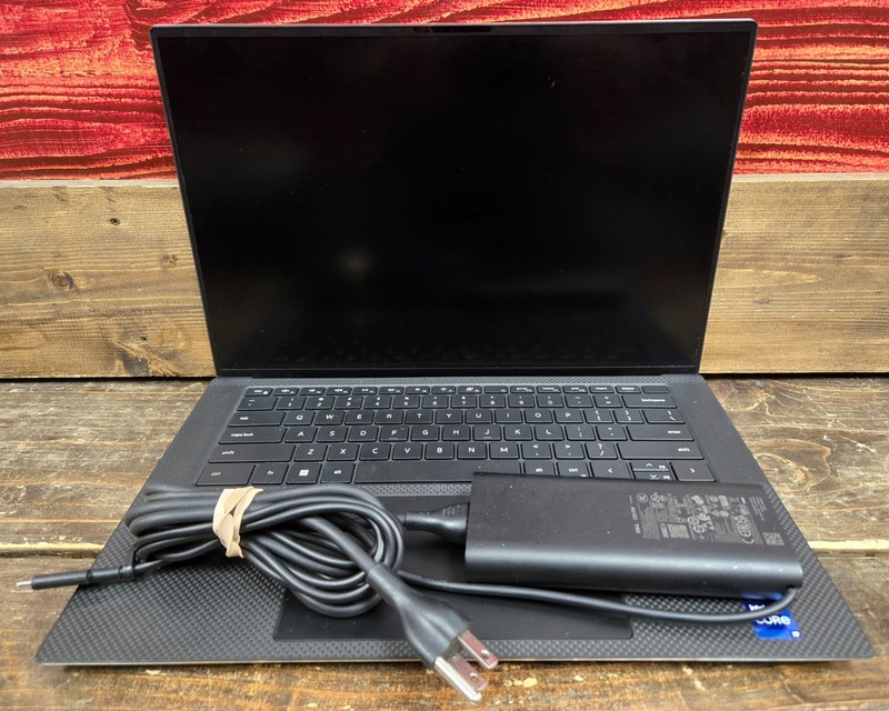 Dell XPS 2022 (512gb/32gb/i9-12900hk) P91F Laptop & ORIGINAL CHARGER