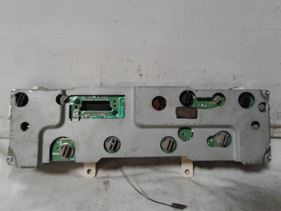 Medidor de velocímetro usado se adapta a: 1995 Buick Park Avenue analógico con tacómetro con aceite pr Foto 2 de 4