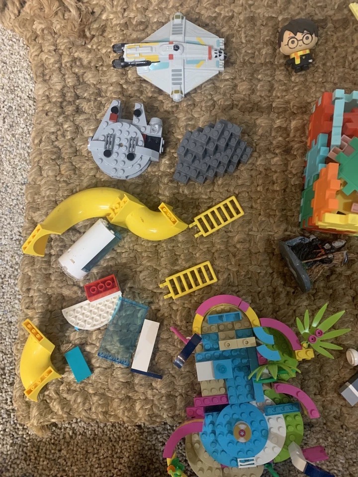 Friends City House Summer Holiday Villa Castle Building Blocks Sets Figures Swim - Image 3 of 3