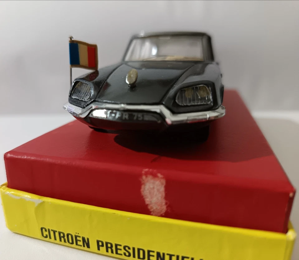 CITROEN PRESIDENTIELLE - 1/43 DINKY TOYS FR. N. 1435 - NO BOX - COME NUOVA - Immagine 3 di 4