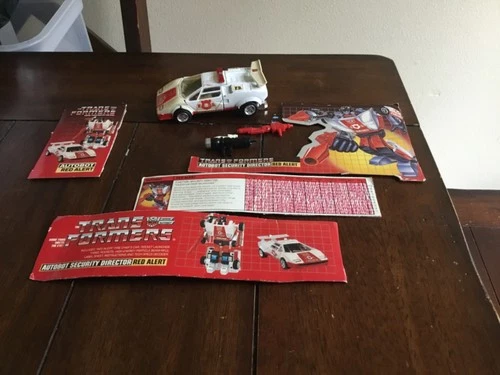 Autobot Security Chief Red Alert G1 Transformer Action Figure