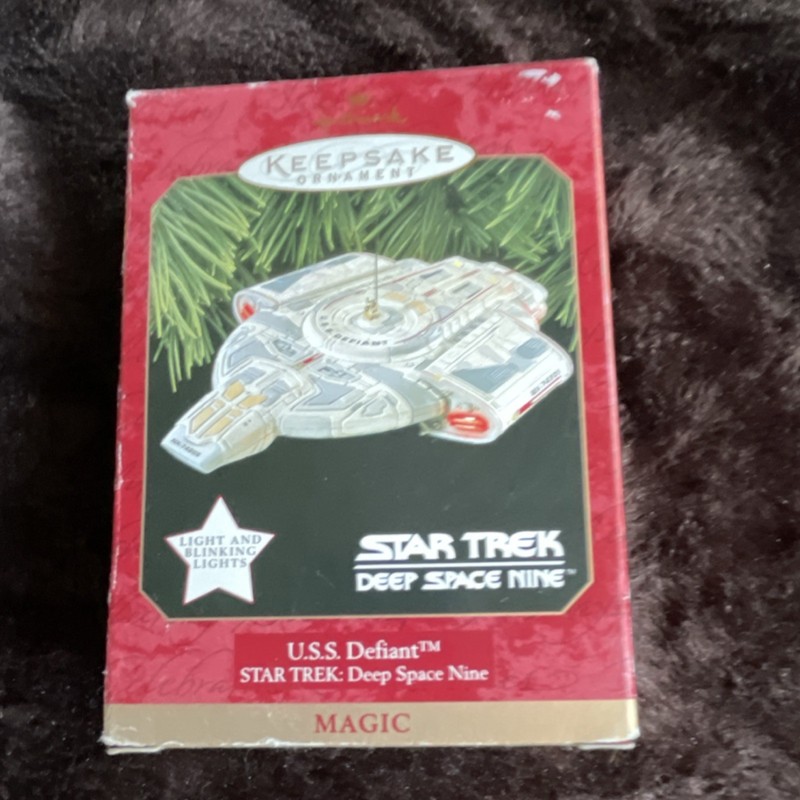 Hallmark Keepsake Magic Star Trek DS9 U.S.S. Defiant Light-Up Ornament 1997
