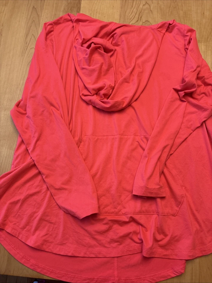 Pulôver feminino Livi Lane Bryant com capuz 22/24 treino leve. Conjunto de 2. - Imagem 3 de 4