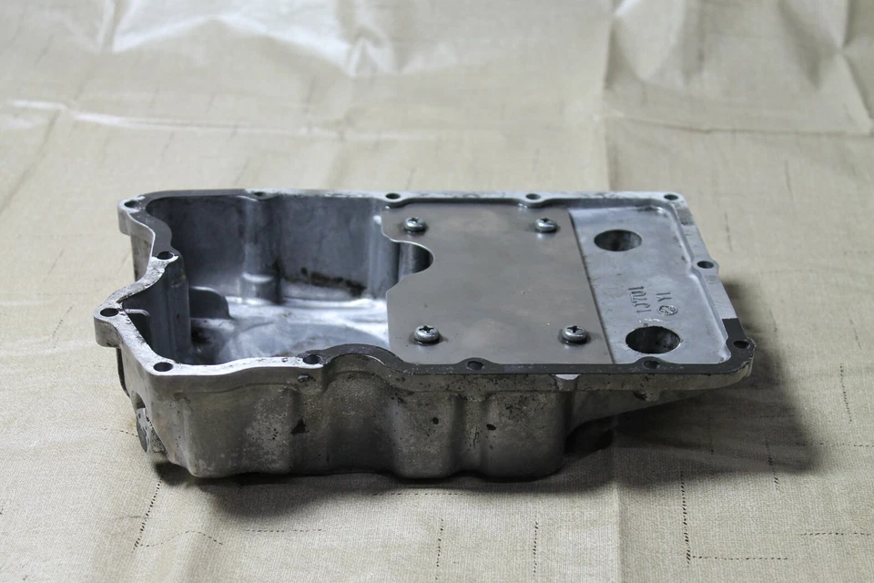 Yamaha XS750 SE 1978 colador de aceite de motor cubierta 1J7-13417-01-00 Foto 3 de 4