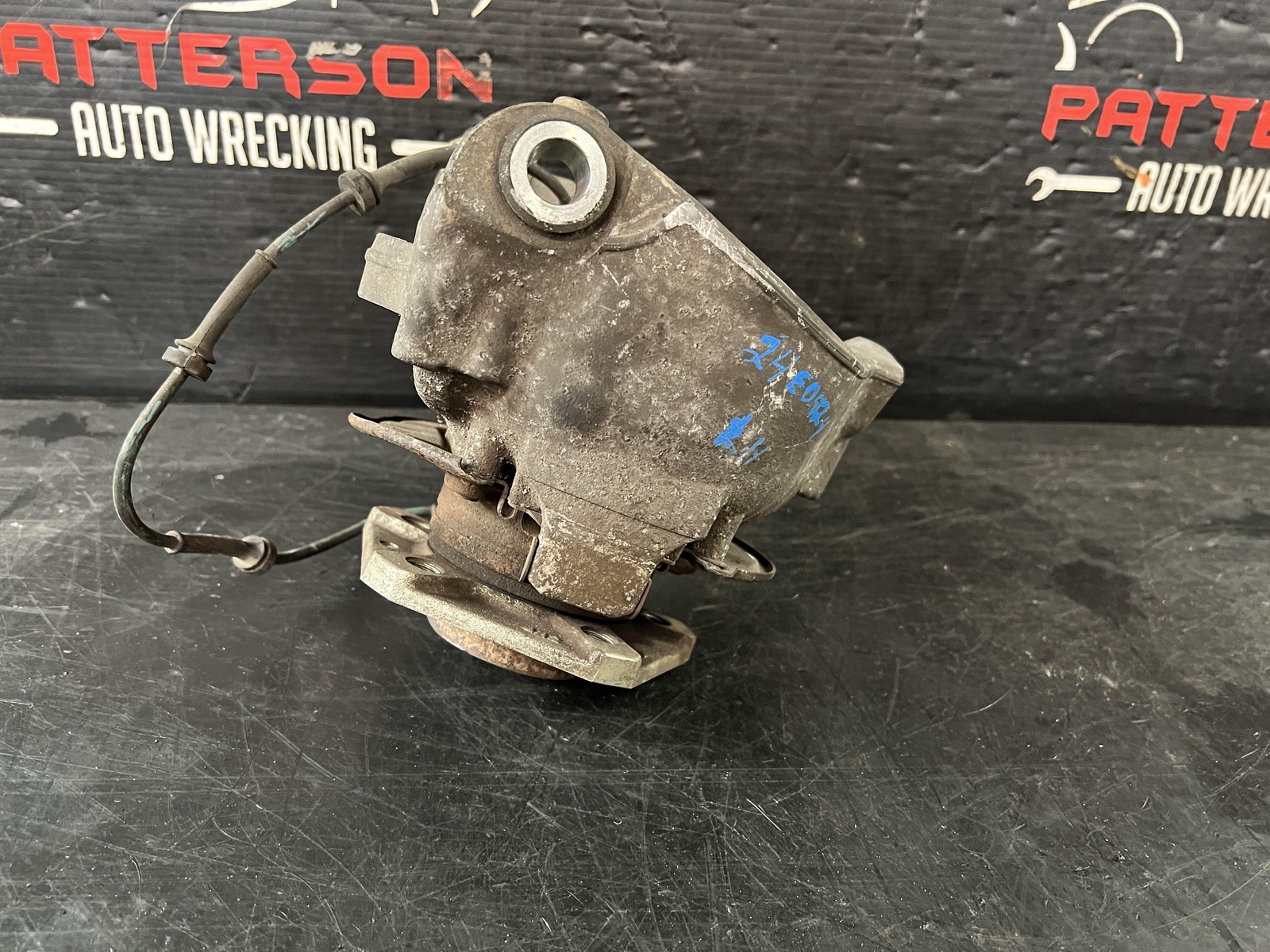 08-19 MASERATI GRANTURISMO REAR DRIVER LEFT AXLE STUB KNUCKLE