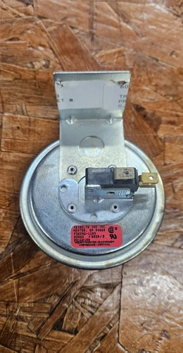 80160180 Tridelta Pressure Switch For Burnham Boilers. 0.40"WC. NOS