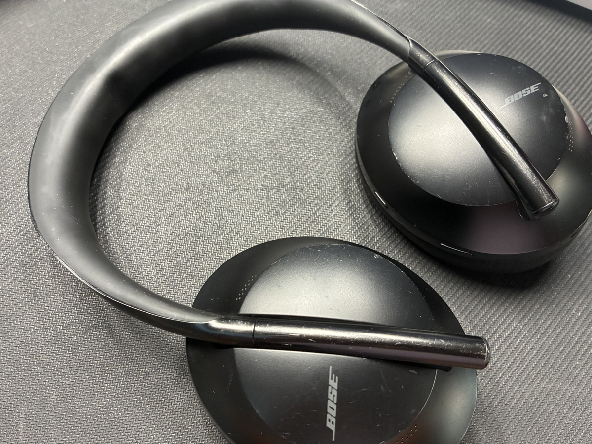 Bose NC700 700 Noise Cancelling Over-Ear Headphones - Black (M5