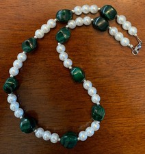 18" White Glass Pearl and Dark Green Acrylic Twist Bead Necklace