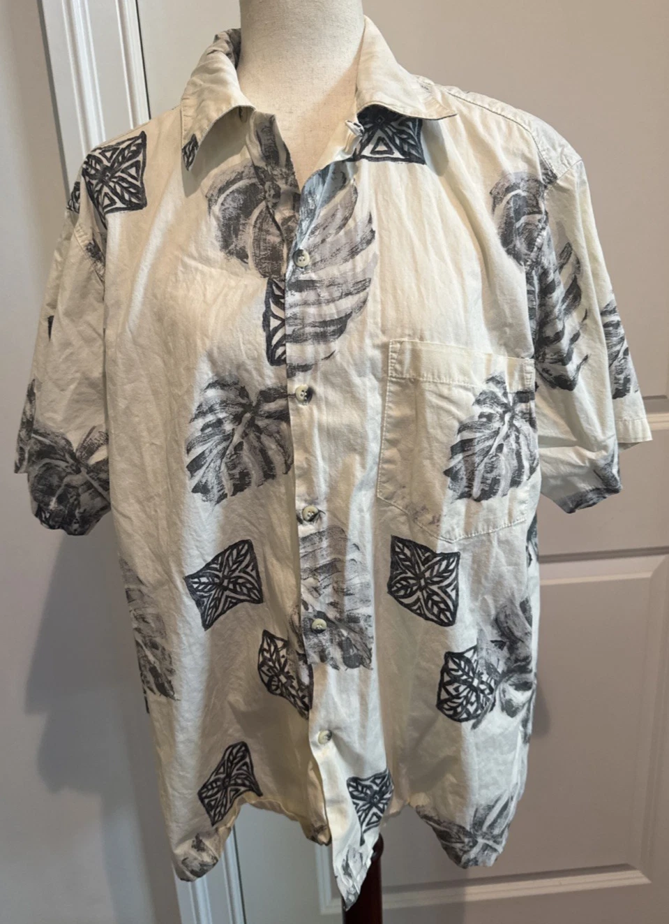 Go Barefoot Mens Large Hawaiian Button Up Short Sleeve Top Off White Black Palms