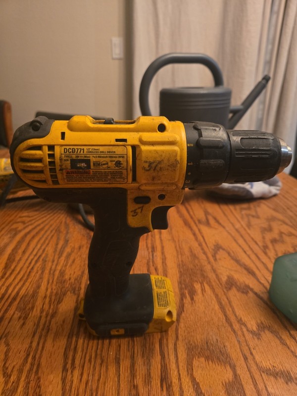 DEWALT 20vmax Works But No Battery 