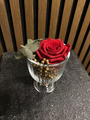 Infinity Rose, Glasvase mit Blumen, Deko, Rot Gold, Trockenblumen 