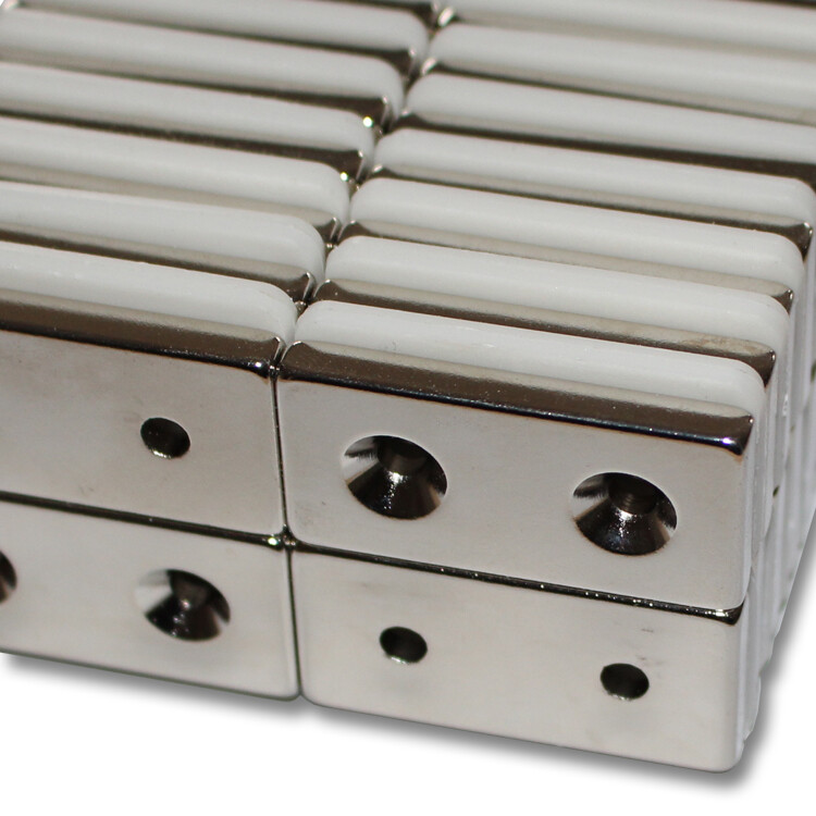 20 IMANES CUADRADOS DE NEODIMIO 40x20x5 mm N40 2x AGUJERO REBAJO NORD TORNILLOS 14 KG