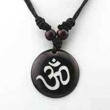 Halskette Surferkette Surferschmuck Textilband Om Anhänger Buddhismus Hindu Yoga
