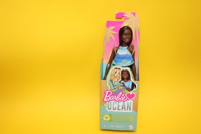 Barbie Puppe Loves the Ocean mit Rock und Oberteil mit Meeresaufdruck NEU