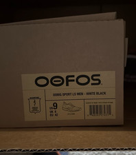 Men  s OOFOS OOmg Sport LS Low Shoe   White/Black   Size 9   Brand New With Tags