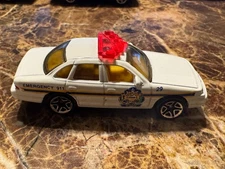 2001 Matchbox Police Patrol #86 Ford Crown Victoria Sedan Car White - 1:64 
