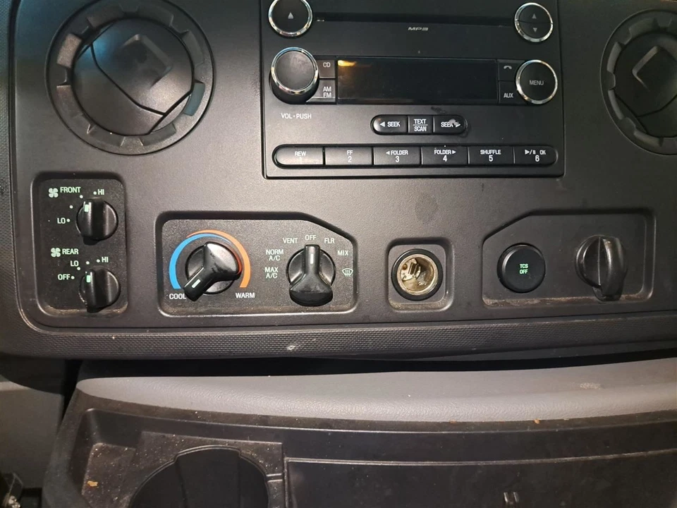 Controle de temperatura/aquecedor/AC 2010 Ford Van 350 Superduty Sku#4268719 - Imagem 2 de 4