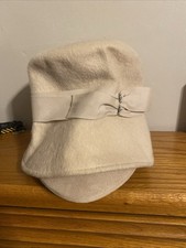 Vintage Cloche Hat In Ivory Felt With A Ribbon And Bow Accent