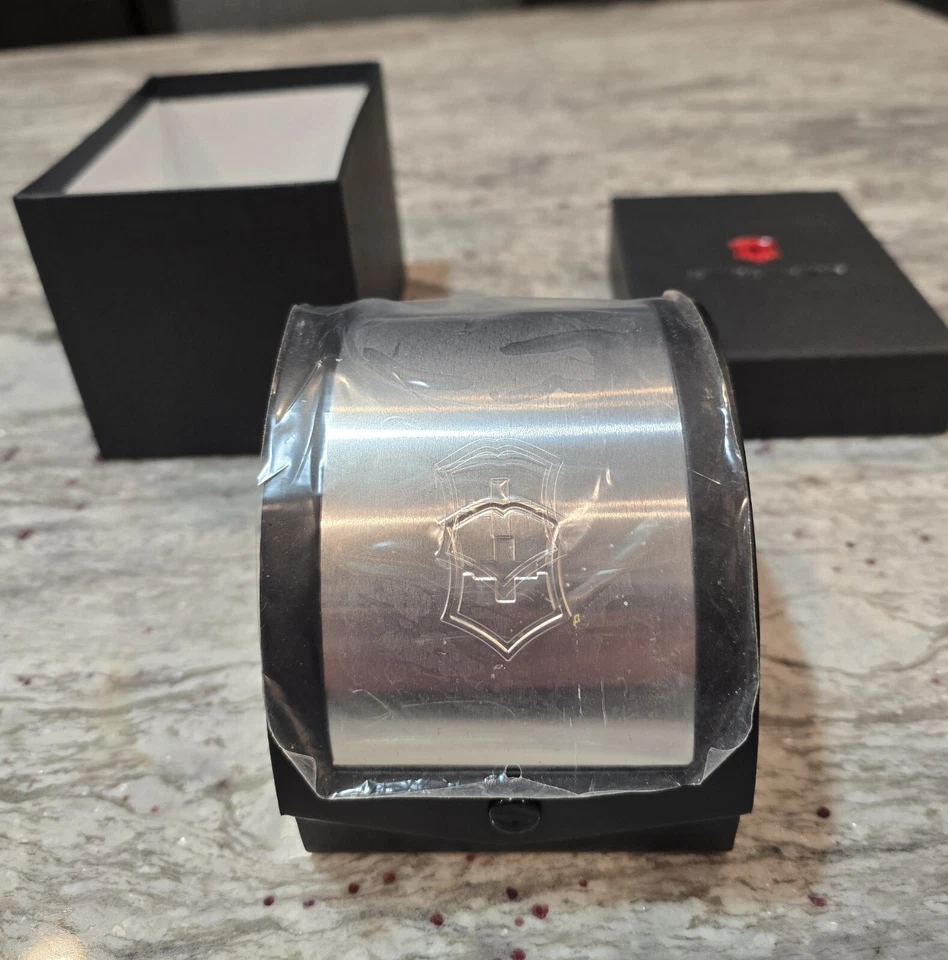 Nueva caja de reloj Victorinox Swiss Army genuina rara  Foto 2 de 4
