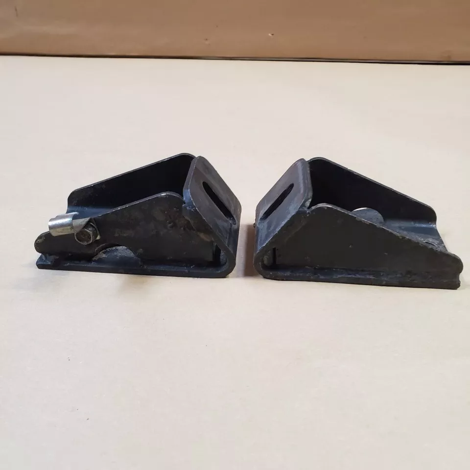 Jaguar XJ6 Engine Mounting Bracket LH Left and RH Right Hand Set EAC1951 EAC1949 - Image 2 of 4