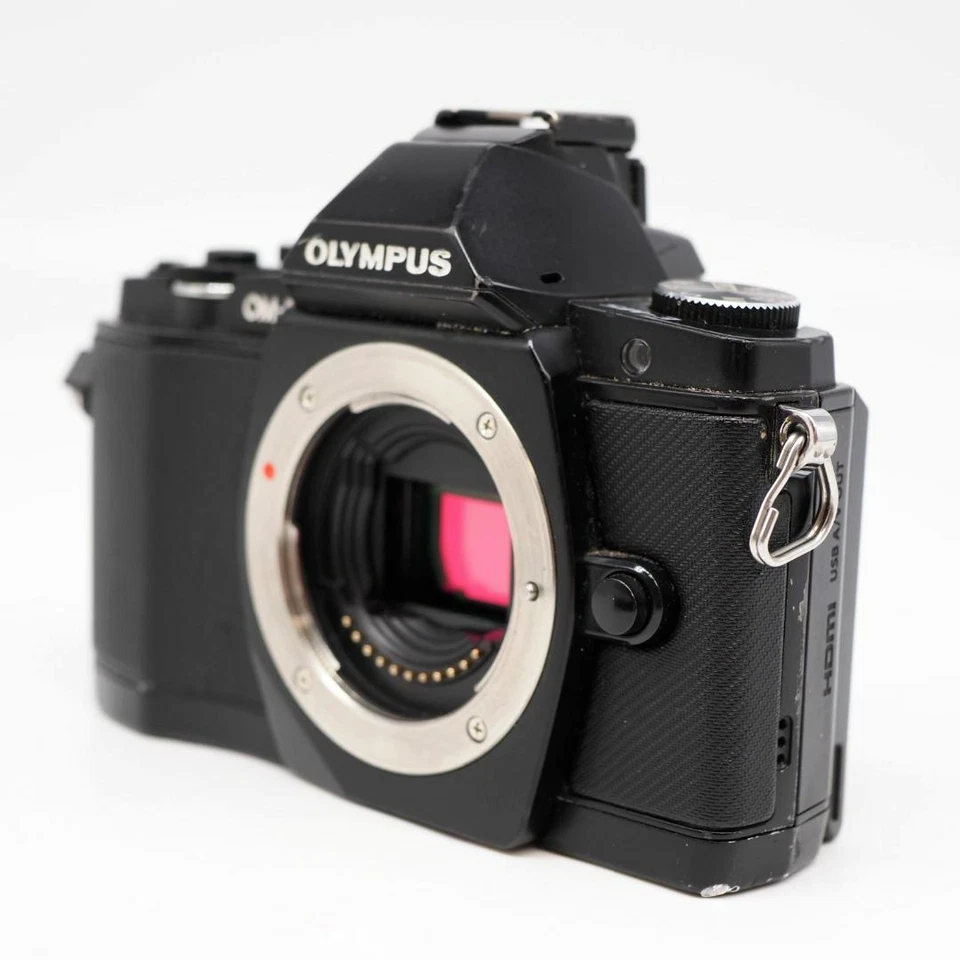 Olympus OM-D E-M5 Mirrorless SLR Digital Camera Black Tested With Charger - Image 3 of 4