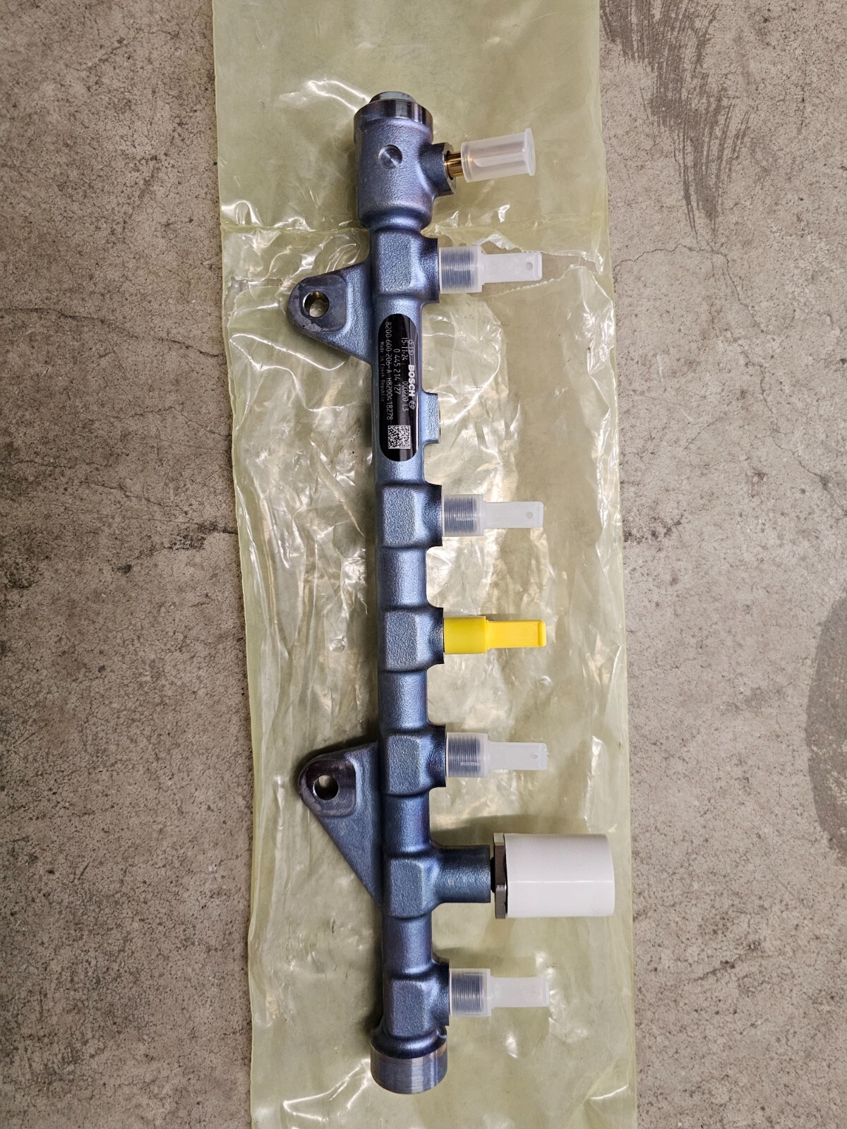 Tube distributeur BOSCH 0445214127 pour réparer les fuites carburant Master 2