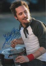 John Butler Autogramm signed 20x30 cm Bild