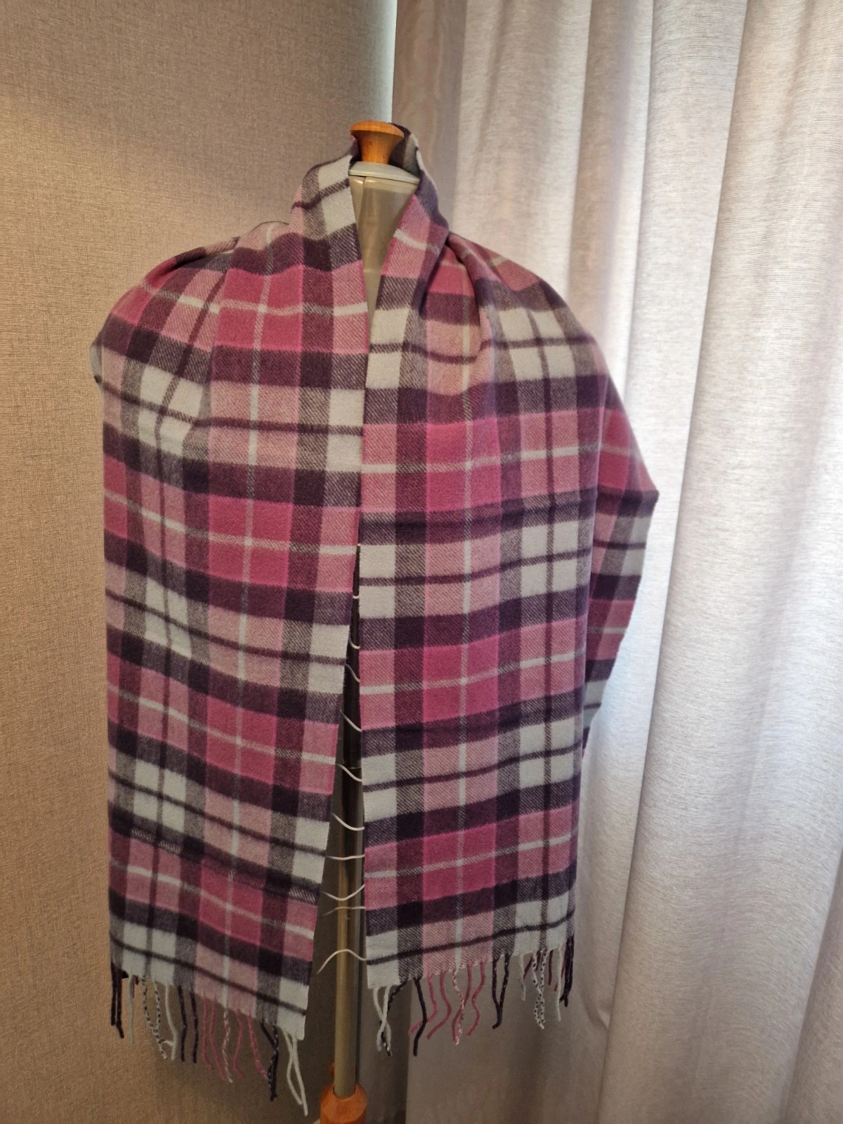 BNWT Lochmere 100% Cashmere Scarf in Purple and Blue Tartan Check Pattern