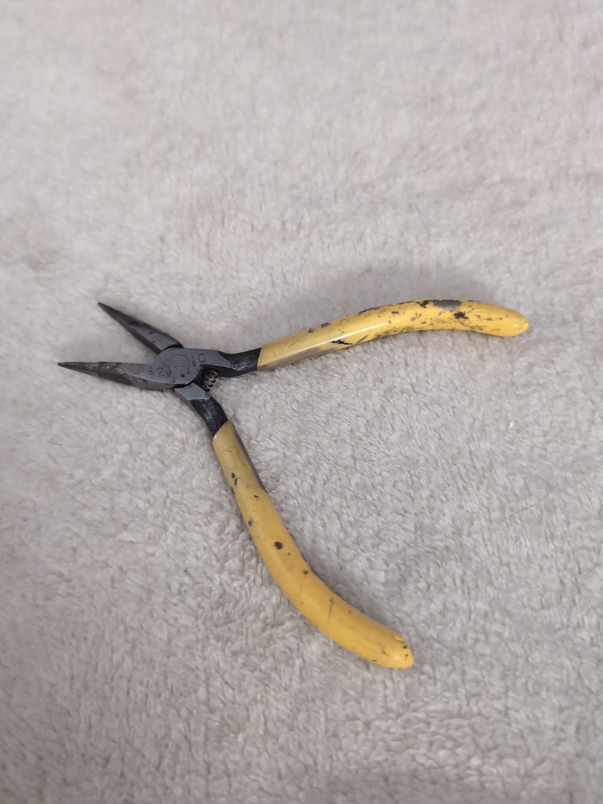 Klein Tools D321-4 1/2C Slim Spring-Loaded Needle Nose Electronics Pliers