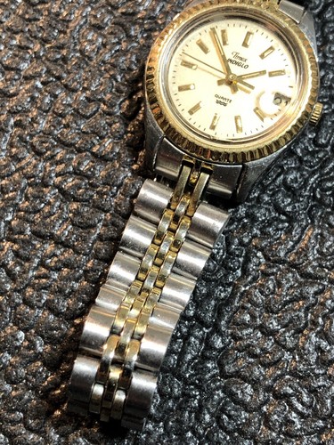 Vintage Timex Indiglo Women’s Silver/Gold Tone Watch For Battery,Repair Or Parts - Picture 10 of 13