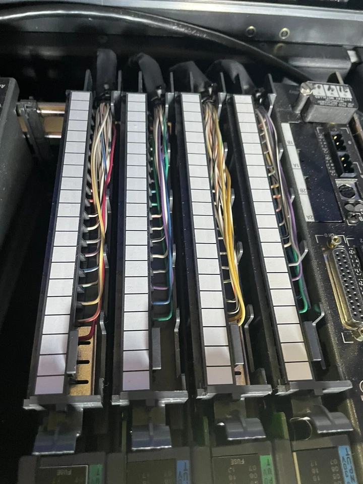 Chasis de E/S Allen Bradley AB 1771-A3B1/B 12 ranuras con 9 módulos y PLC-5/40 Foto 3 de 4