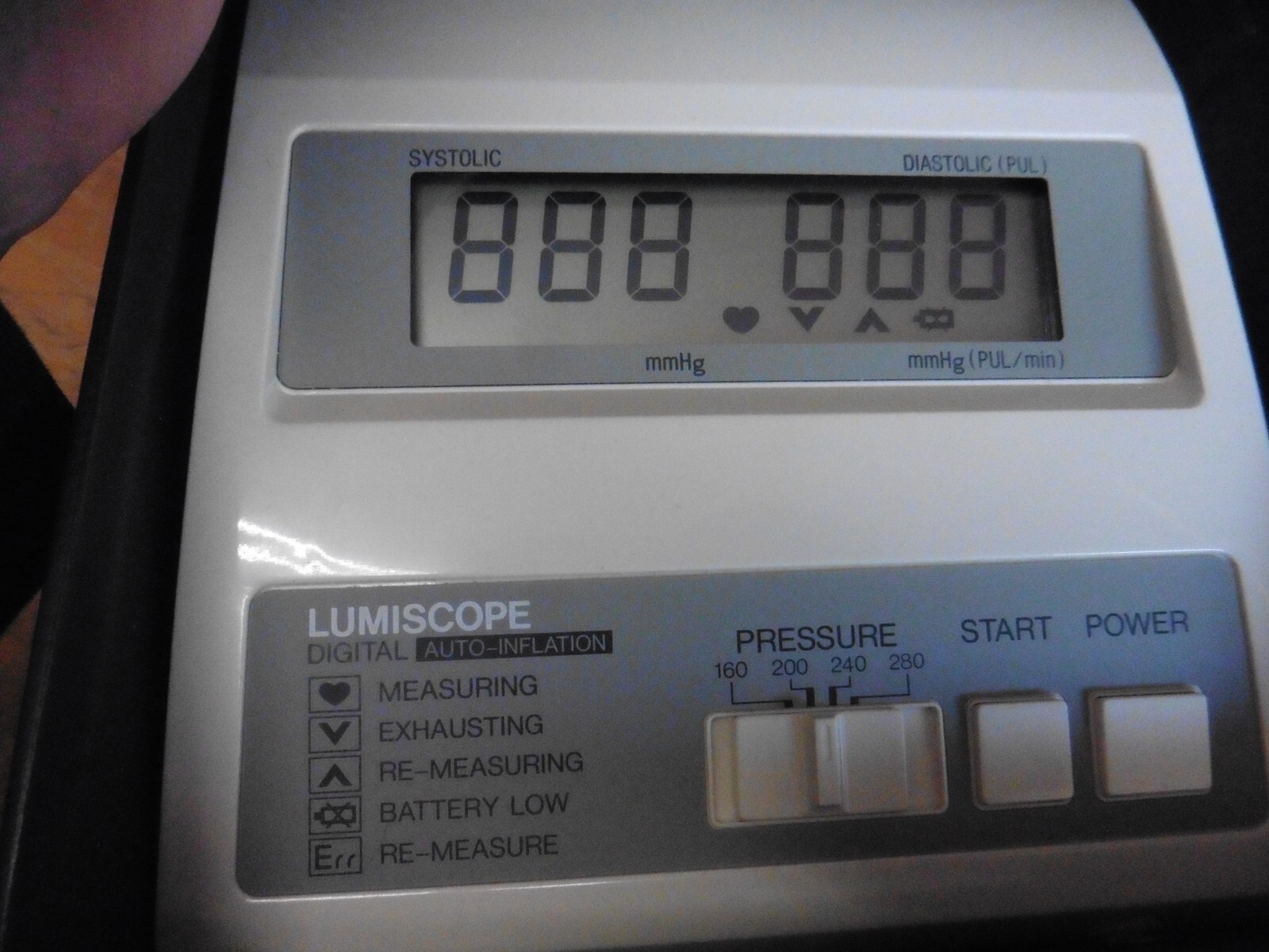 Lumiscopio digital funcionando con pilas digitronic 1081 inflado automático