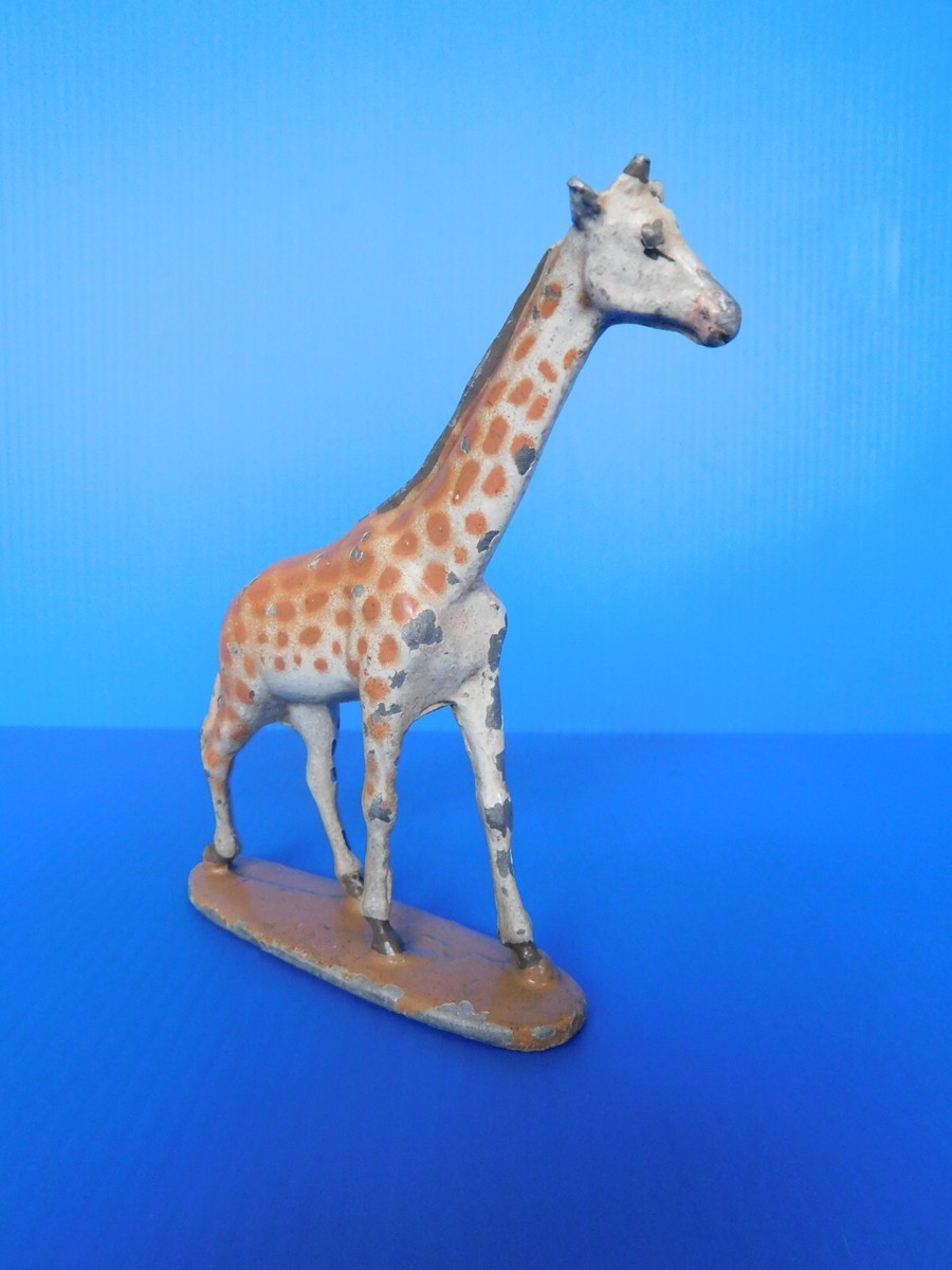 Gaston sautant au cou de la girafe