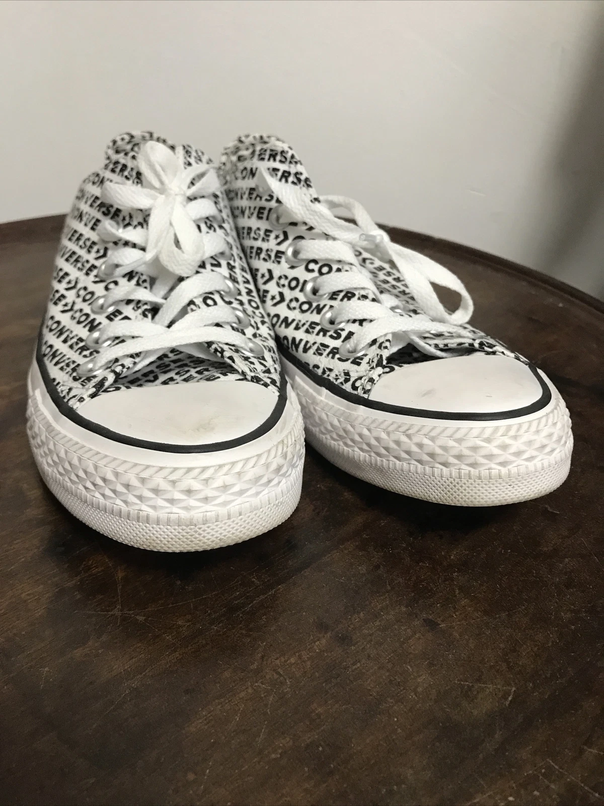 Converse basse bianche stampa LOGO Converse taglia 5 ottime condizioni