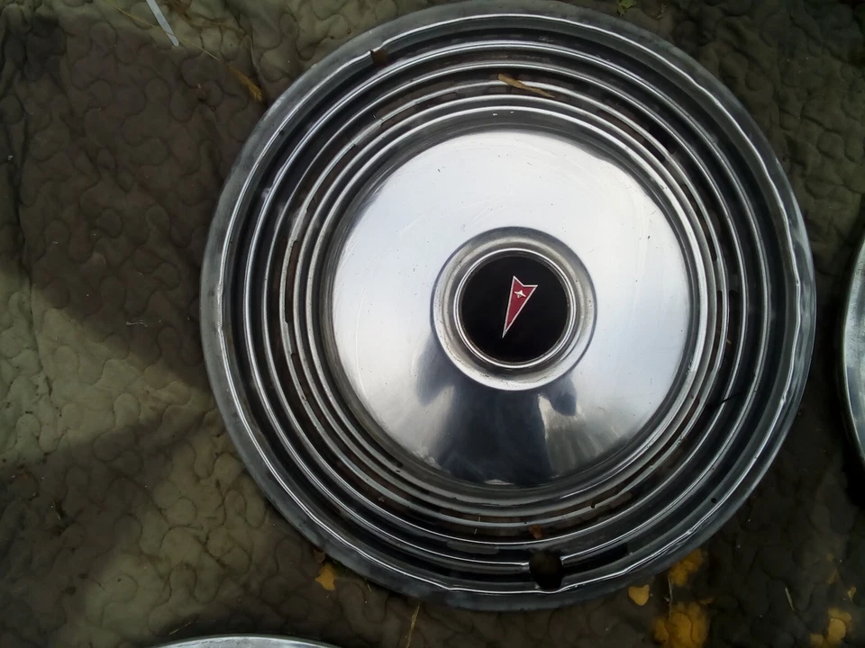 Juego de 4 tapacubos Pontiac Catalina Bonneville Le Mans Grand Prix 1973 1974 Foto 4 de 4