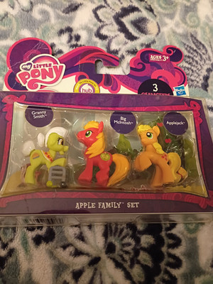 My Little Pony Friendship Magic ''Apple Family Set'' From Hasbro 2011 New