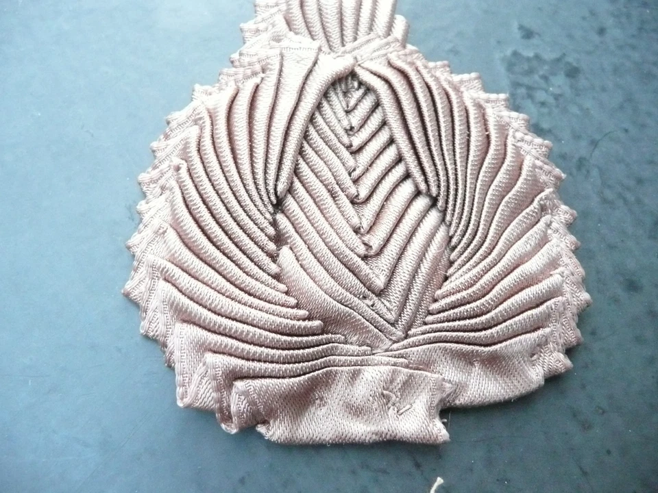 parement  ancien en galon de satin de qualité - Photo 3/4